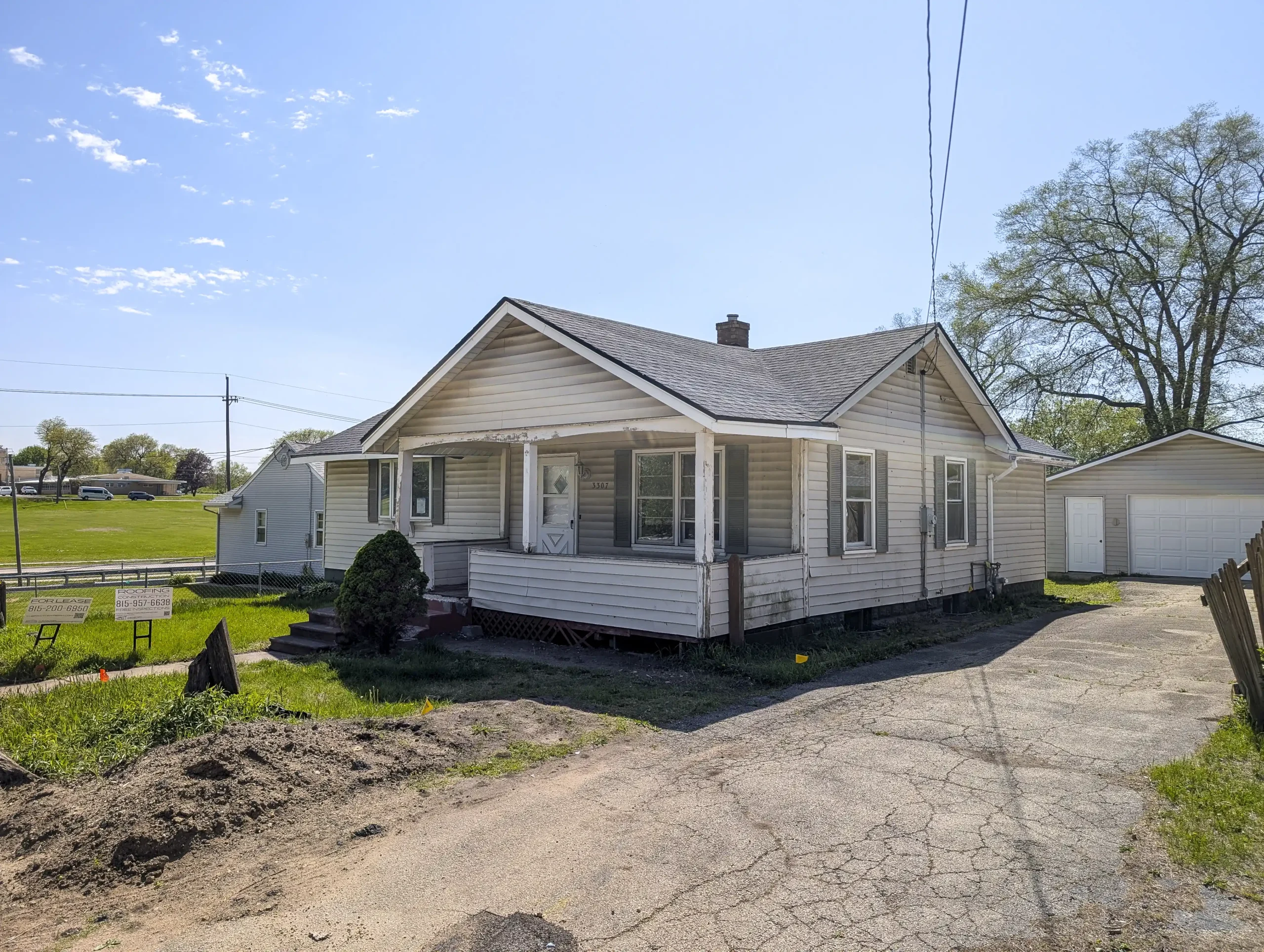 Front view of 3307 Hoover rental property in Rockford IL